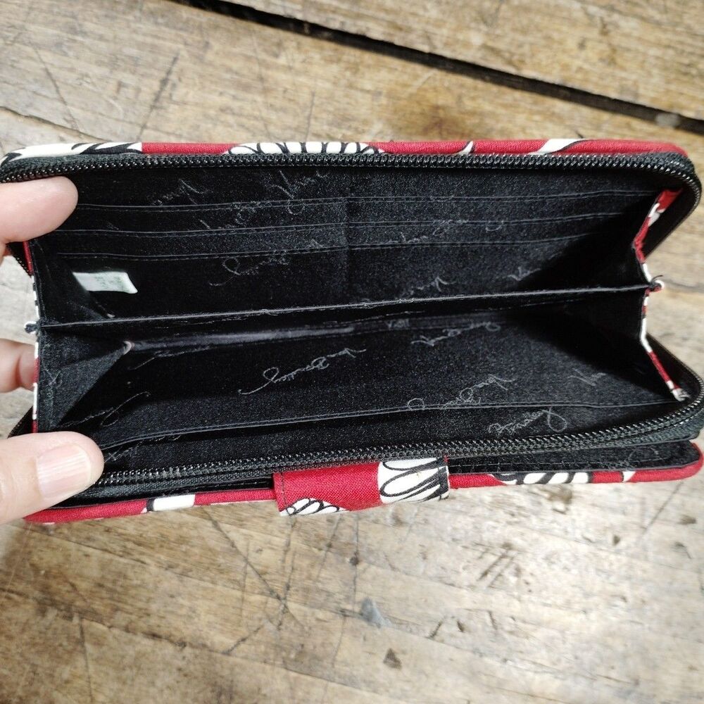 Vera Bradley Turn Lock Zip Around Wallet Retired Deco Daisy Floral Red Quilted - Picture 6 of 8